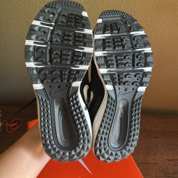 NEW Women’s Nike running shoe size 7 - Picture 5 of 6